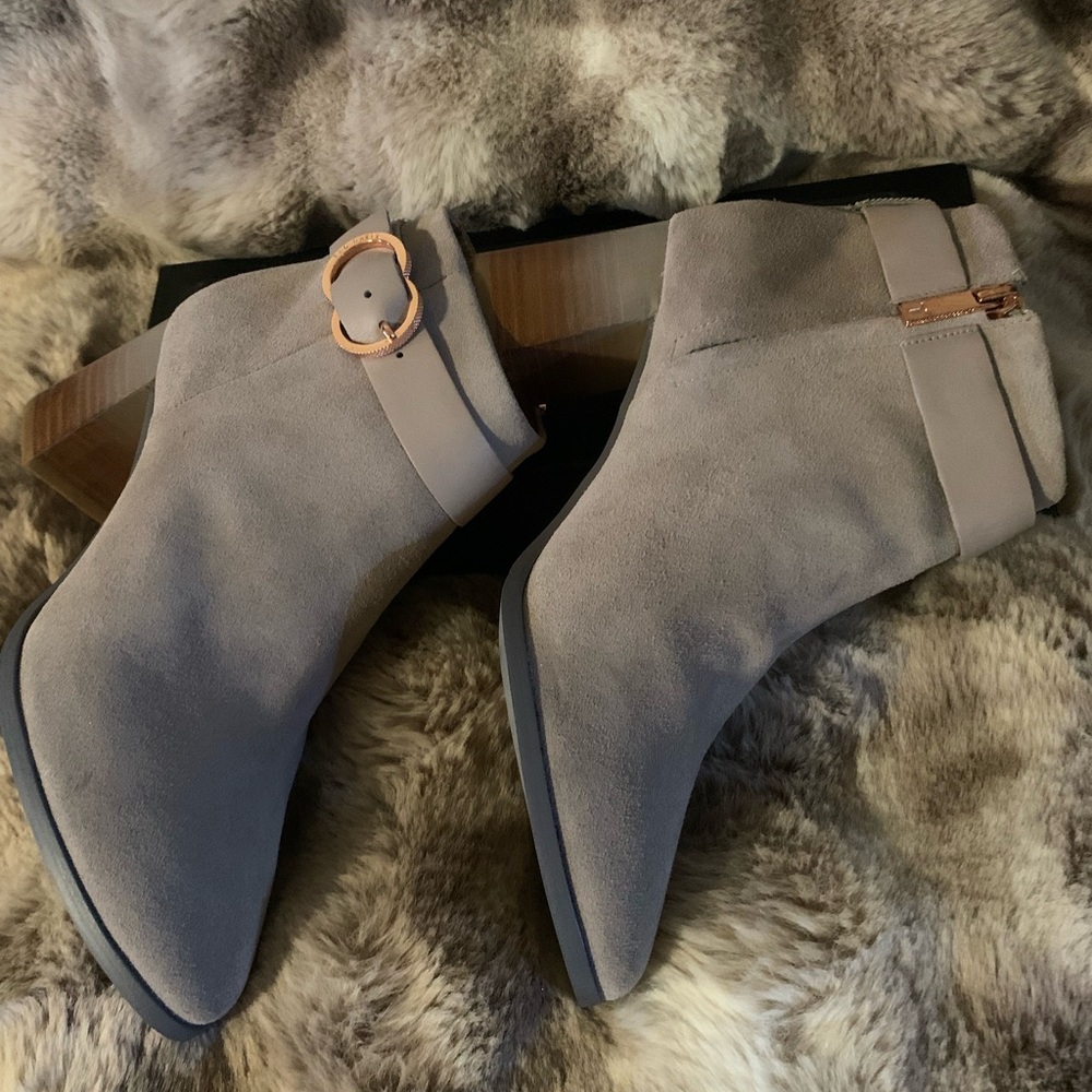 Ted Baker Women’s Gray Ankle Booties with Sleek Design New W/O box, Sz 38.5 - Picture 3 of 13